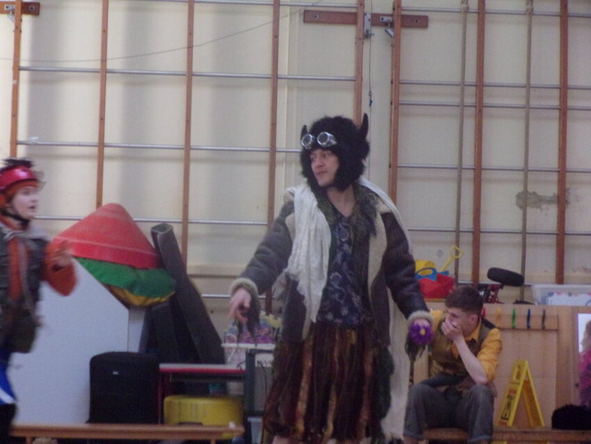 Image of Year 3 and 4 enjoy a production of Midsummer Night's Dream
